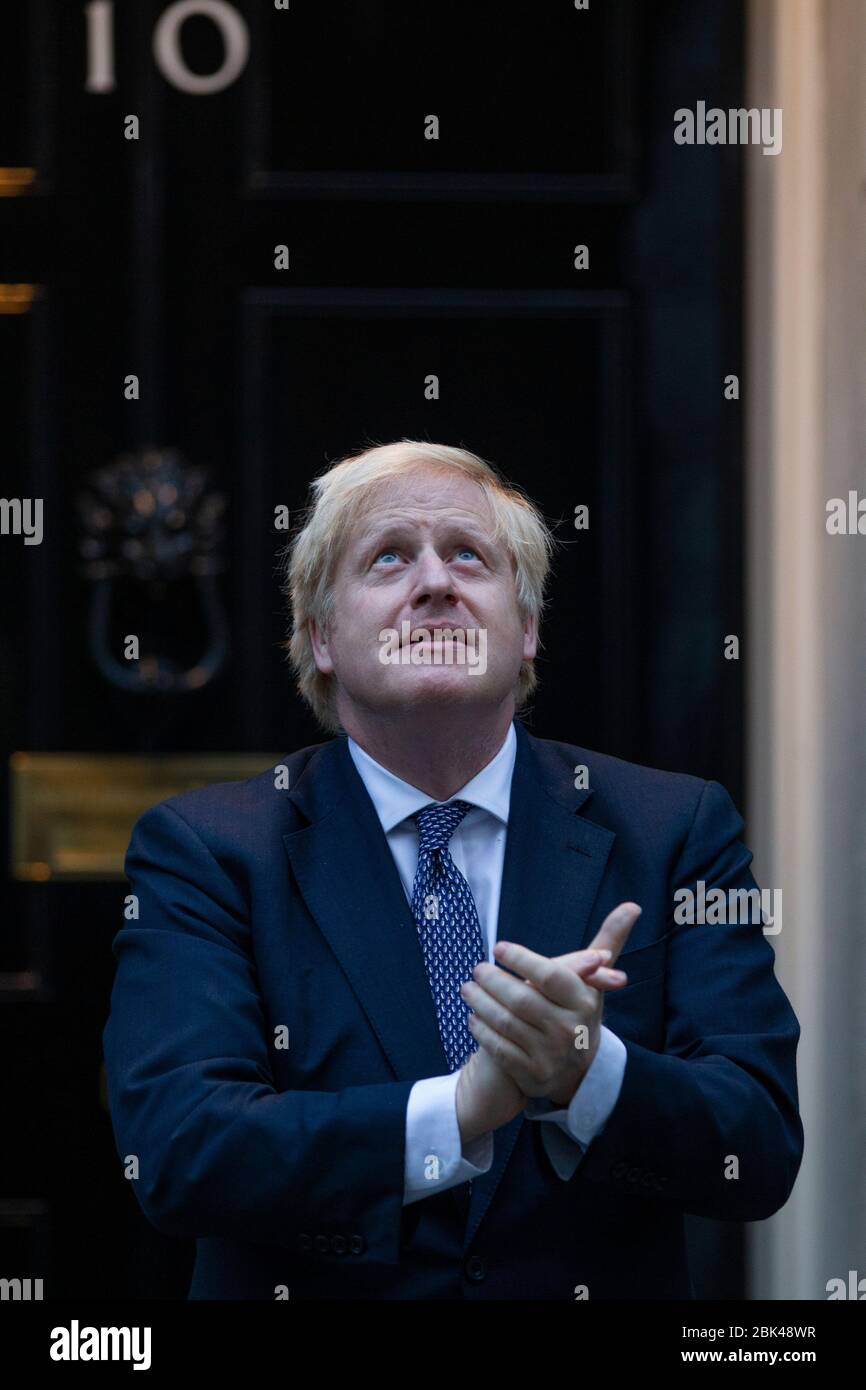 Londra, Regno Unito. 30 Aprile 2020. Londra, Regno Unito. 30 Aprile 2020. Il primo ministro britannico Boris Johnson partecipa a questa settimana 'Clap for Our Carers' sui gradini di No.10 Downing Street in una settimana che la sua fidanzata Carrie Symonds ha dato alla luce il loro figlio in un ospedale di Londra NHS. 30 aprile 2020. Downing Street, Londra, Regno Unito Credit: Jeff Gilbert/Alamy Live News Foto Stock