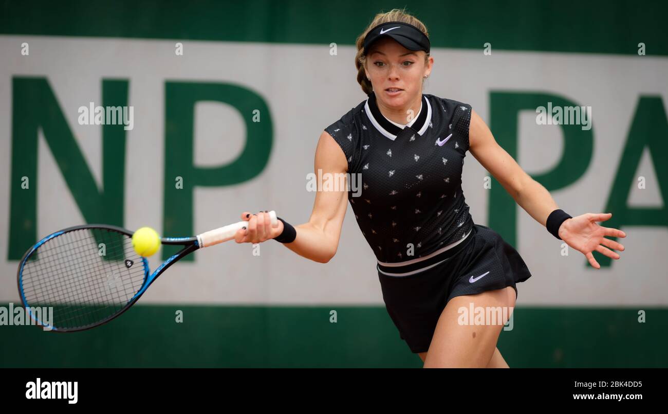 Katie Swan di Gran Bretagna in azione durante il secondo turno di qualifiche al torneo di tennis Roland Garros Grand Slam 2019 Foto Stock