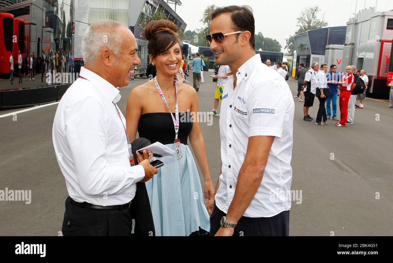 Monza, Italia. 11 settembre 2011. Monza, Italia - 11 settembre 2011: Campionato del mondo FIA F1 Formula uno con Vitantoni Liuzzi (HRT F1 Team) e l'amico Francesca | usage worldwide Credit: dpa/Alamy Live News Foto Stock