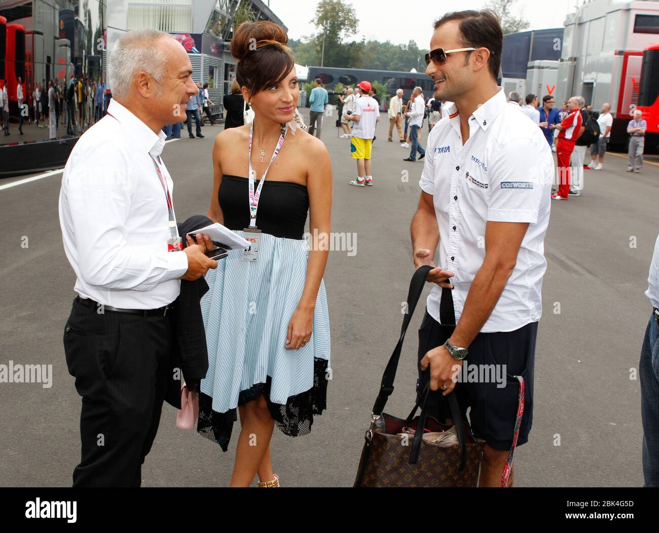 Monza, Italia. 11 settembre 2011. Monza, Italia - 11 settembre 2011: Campionato del mondo FIA F1 Formula uno con Vitantoni Liuzzi (HRT F1 Team) e l'amico Francesca | usage worldwide Credit: dpa/Alamy Live News Foto Stock
