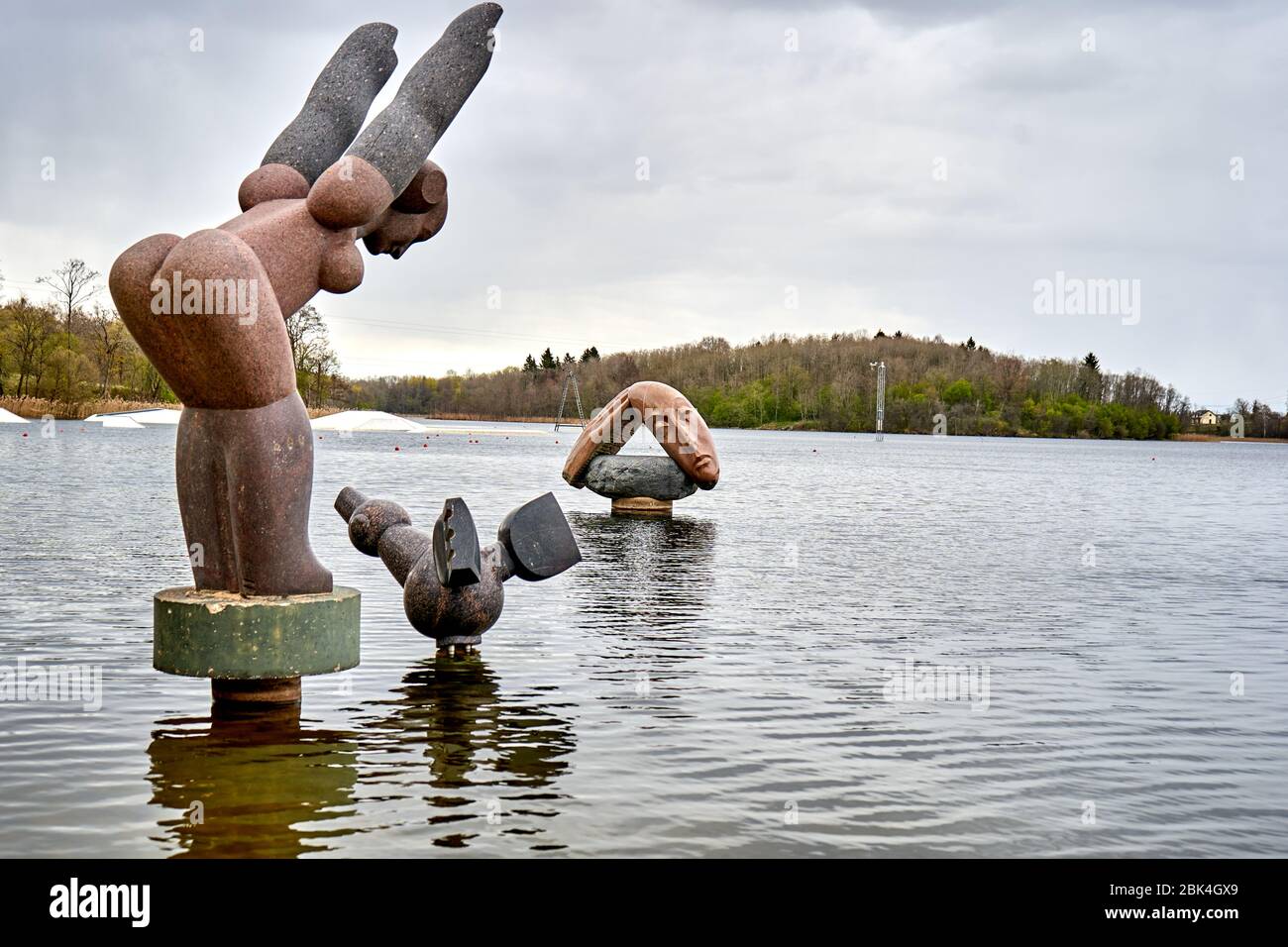 Sculture dall'aspetto strano nell'acqua Foto Stock