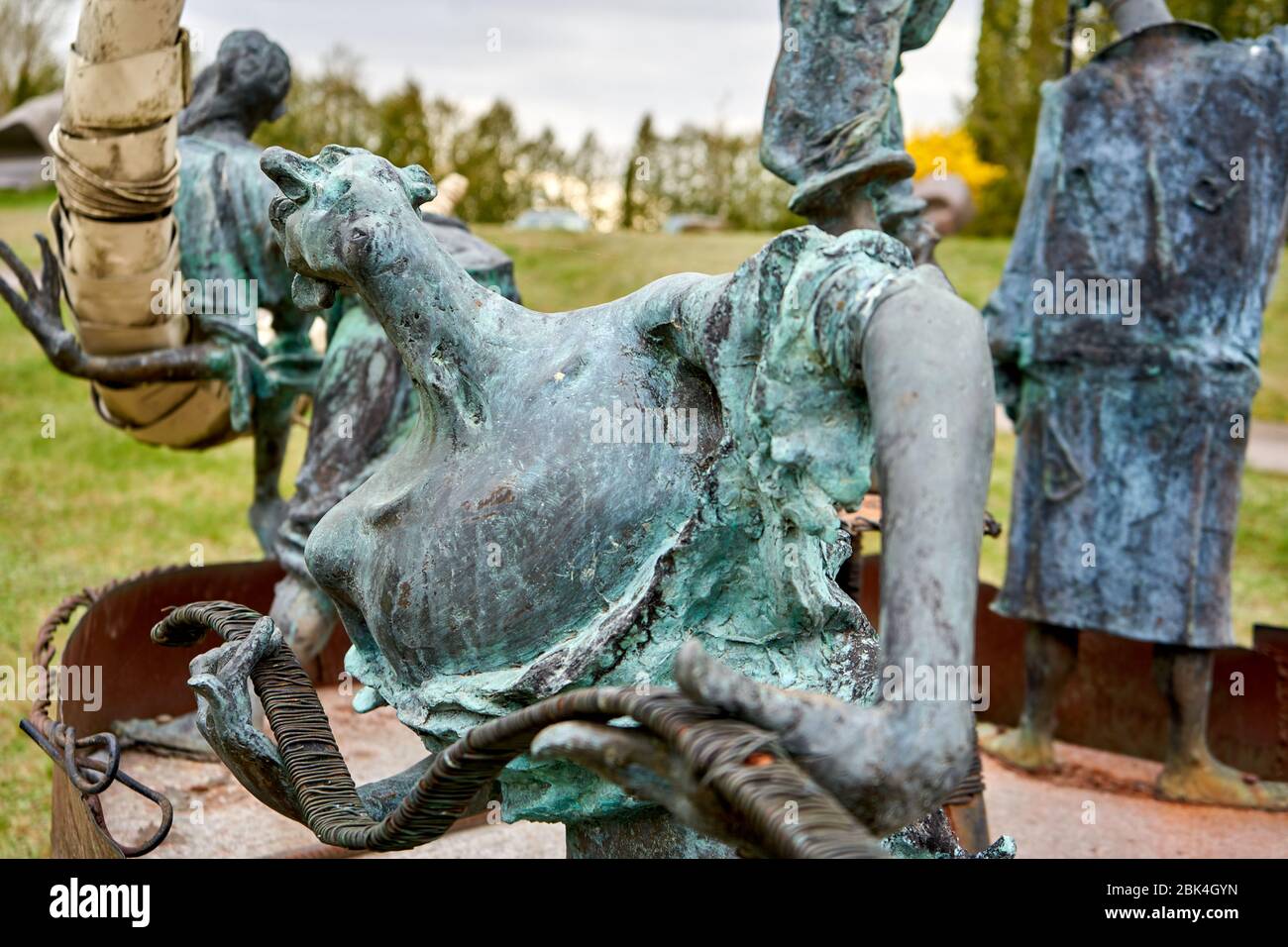 Scultura artistica di un uomo in metallo Foto Stock