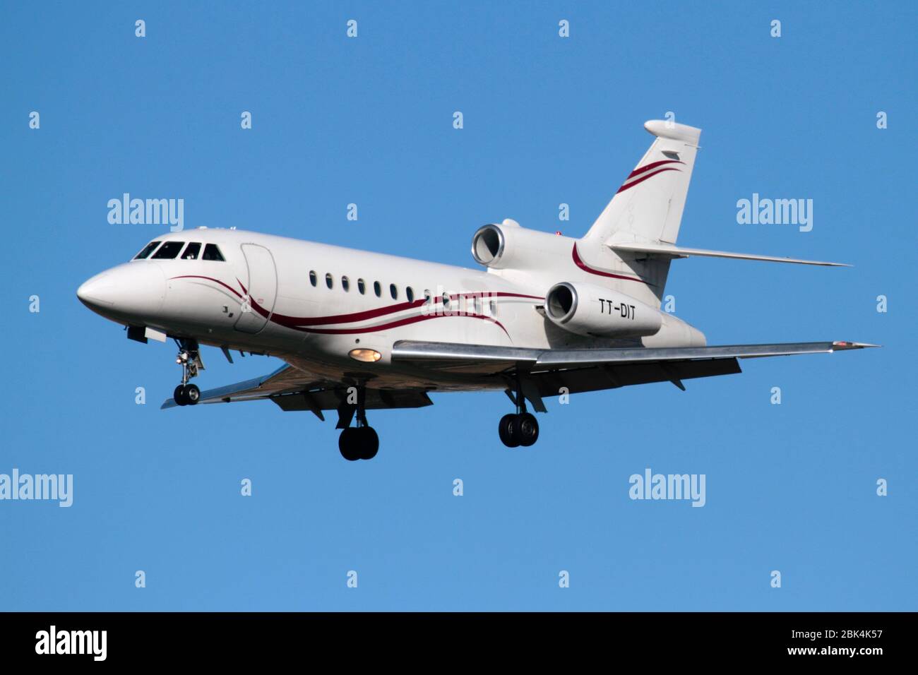 Dassault Falcon 900B jet plane executive a tre motori in avvicinamento Foto Stock