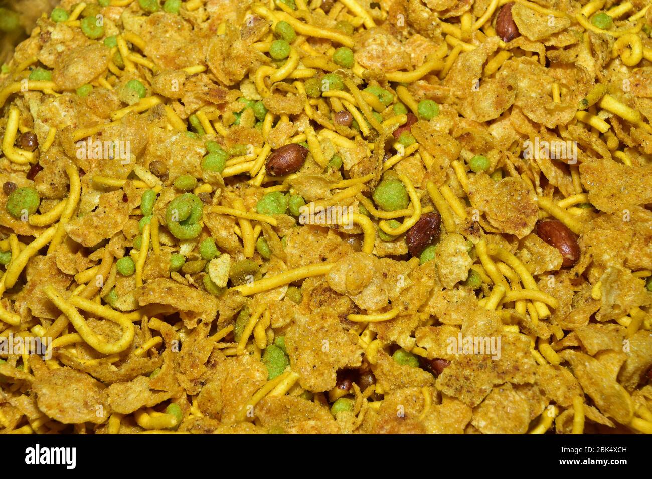 Mix salato e bhujia messo su una stalla in un Matrimonio indiano Foto Stock