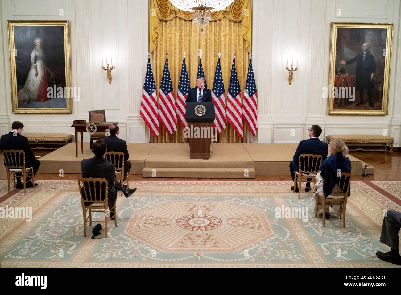 Washington, Stati Uniti d'America. 30 Aprile 2020. Washington, Stati Uniti d'America. 30 aprile 2020. Il presidente degli Stati Uniti Donald Trump, si rivolge alle osservazioni dell'evento Protecting American Seniors nella East Room della Casa Bianca il 30 aprile 2020 a Washington, DC. Credit: TIA Dufour/White House Photo/Alamy Live News Foto Stock