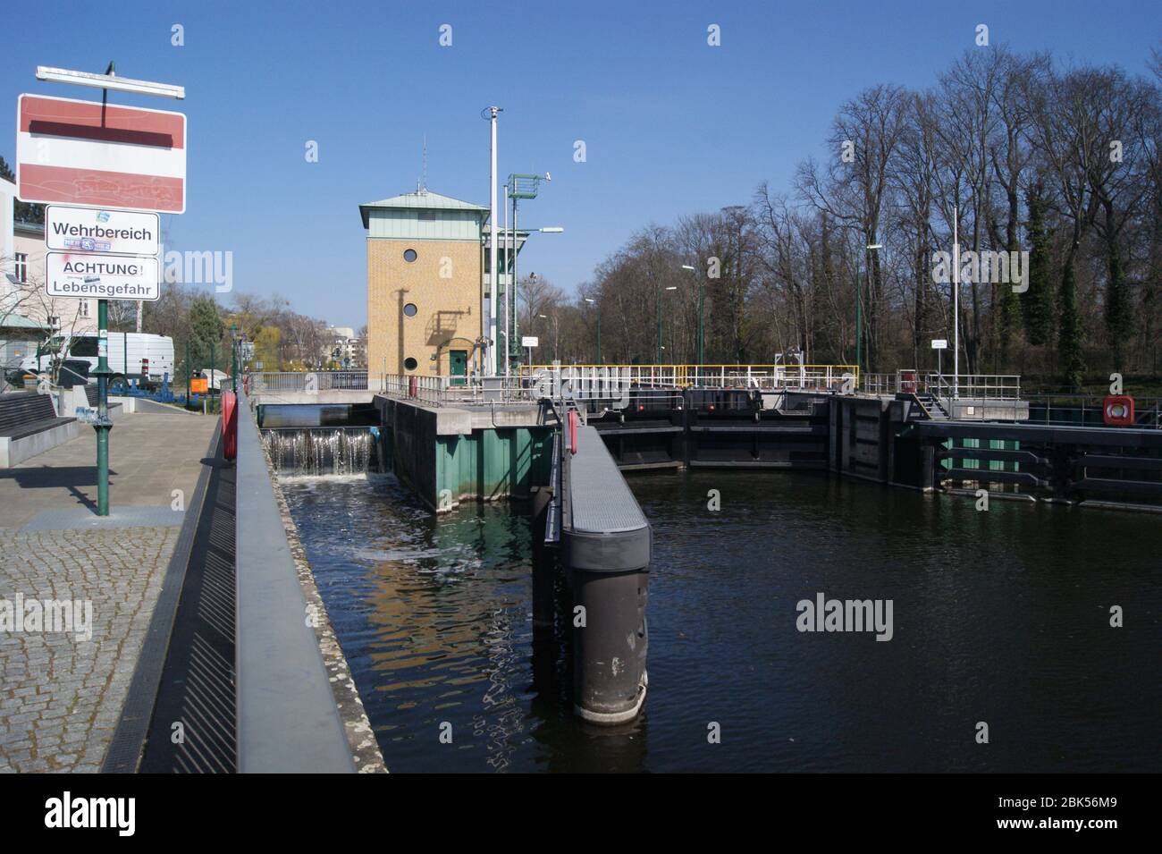 Die Schleuse an der Havel im Berliner Bezirk Spandau. Foto Stock