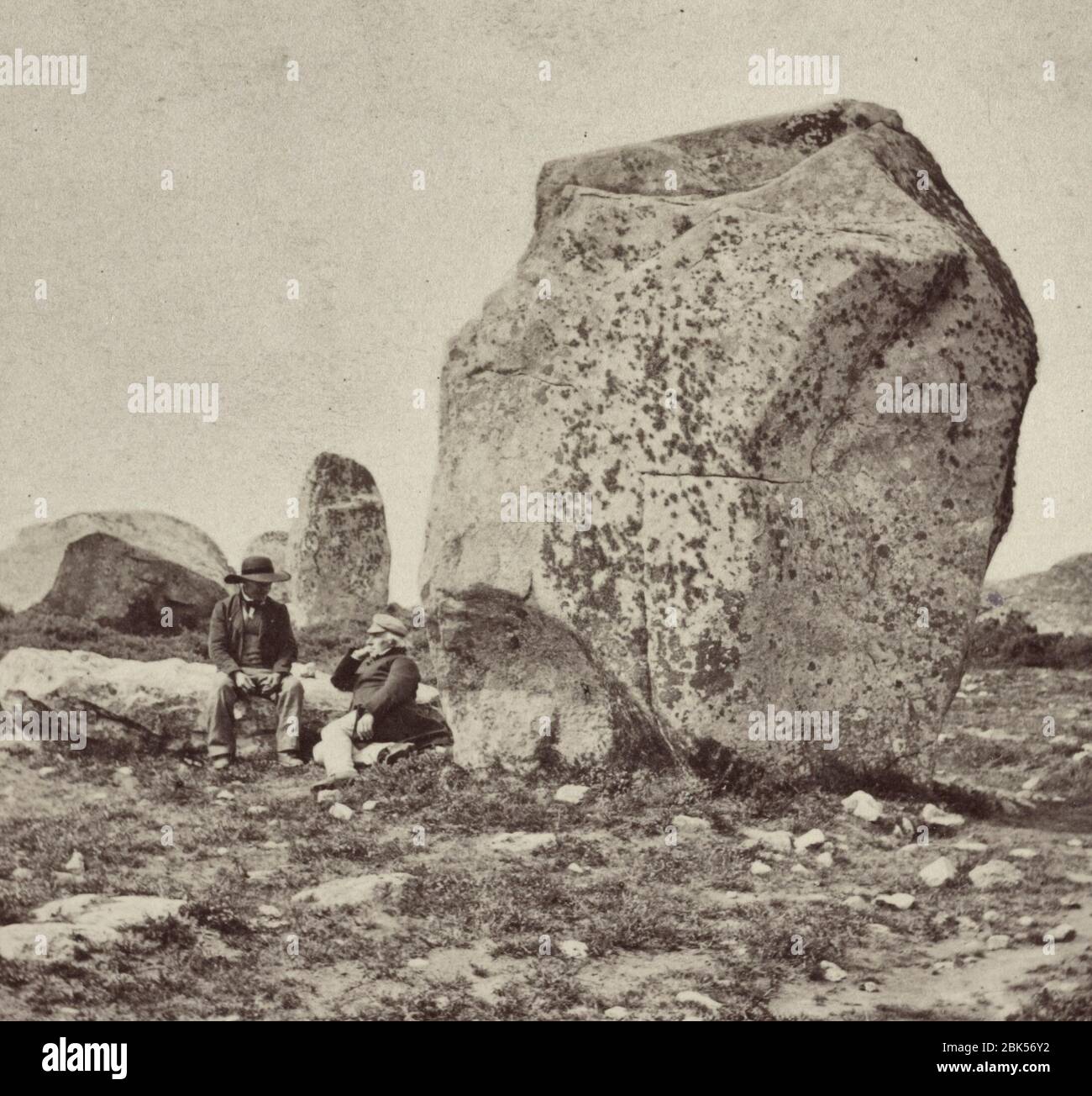 Vista del menhir più grande, Kemaon, vicino Carnac, circa 1858 Foto Stock