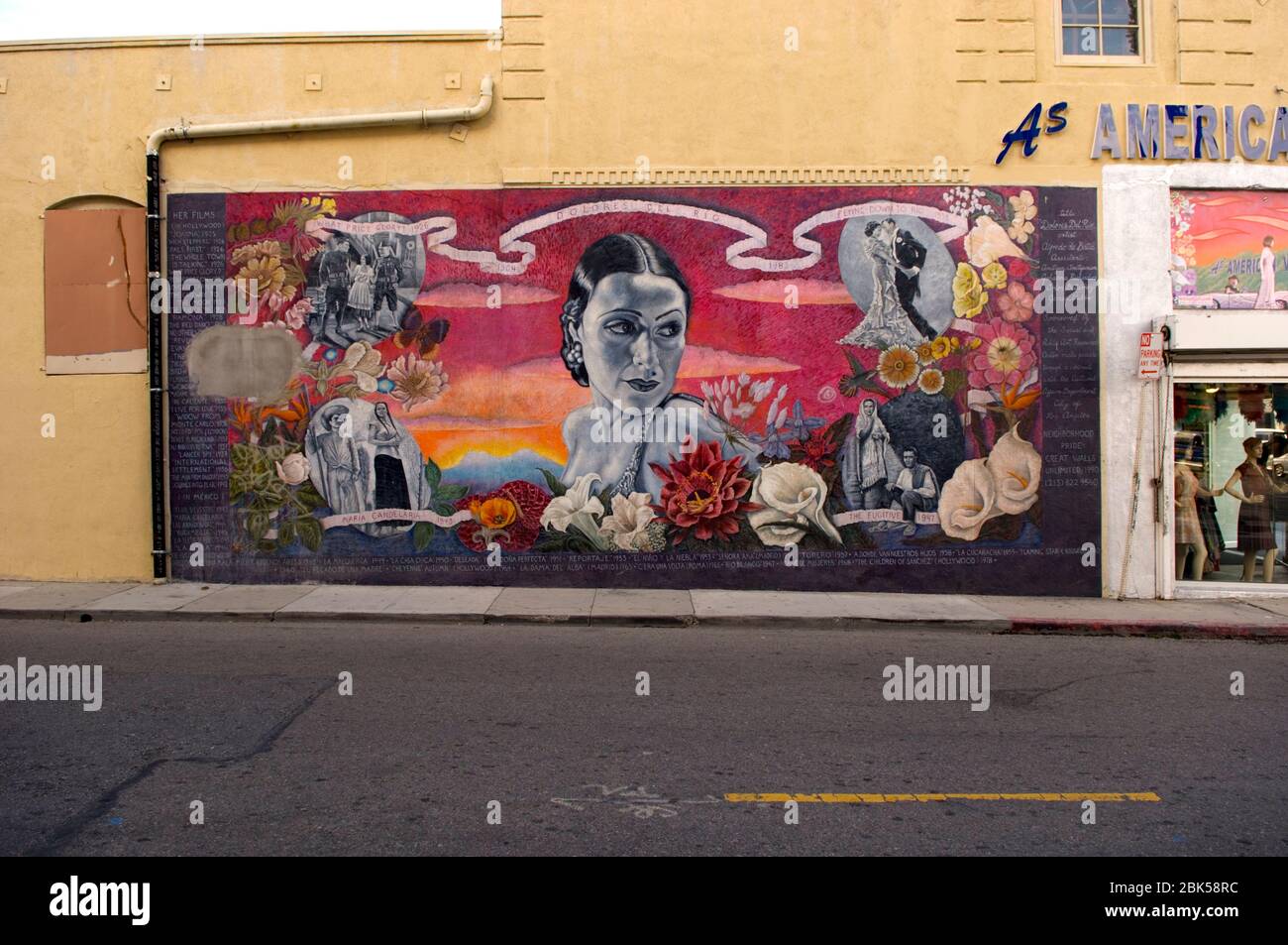 Un murale di Hollywood raffigura Dolores del Rio, una prima star dello schermo di origine ispanica, dipinta da Alfredo de Batuc. Foto Stock