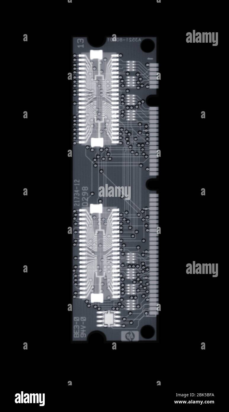 Scheda a circuito stampato del computer, raggi X. Foto Stock