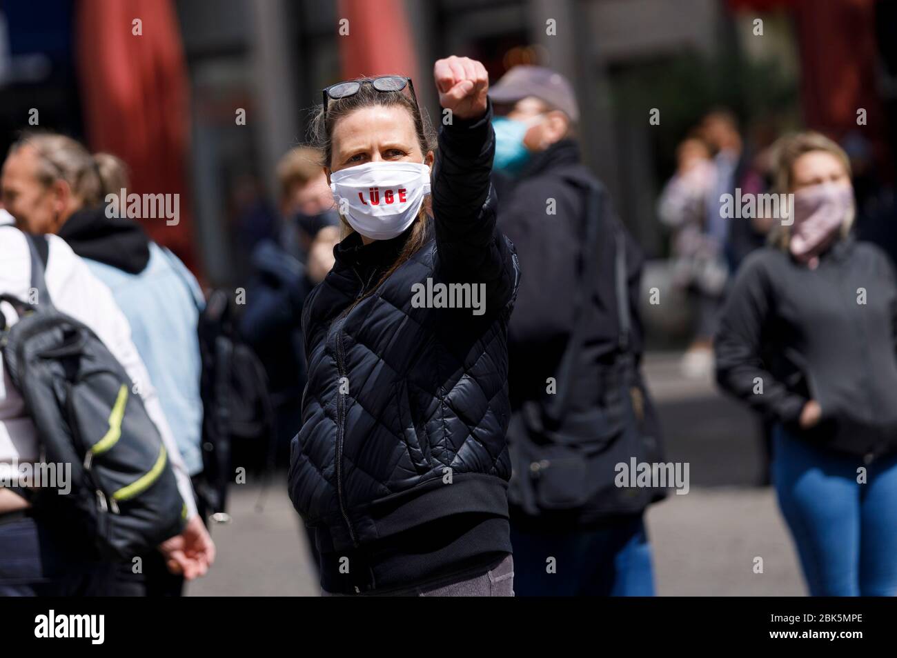 Critica di vaccinazione il 1 ° maggio nel centro di Colonia. Koln, 1° maggio 2020 | utilizzo in tutto il mondo Foto Stock