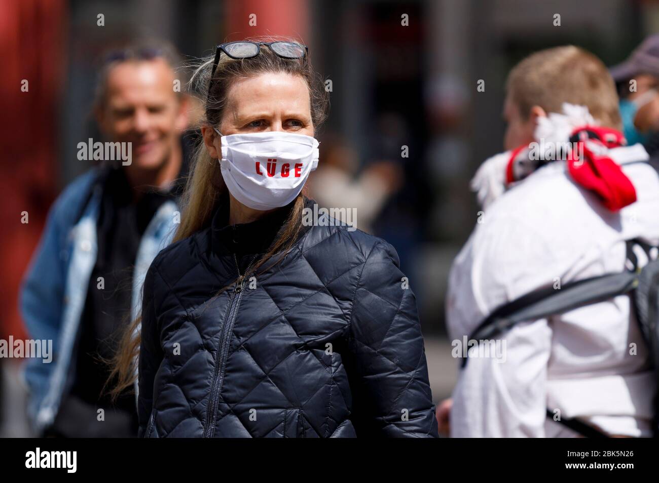 Critica di vaccinazione il 1 ° maggio nel centro di Colonia. Koln, 1° maggio 2020 | utilizzo in tutto il mondo Foto Stock
