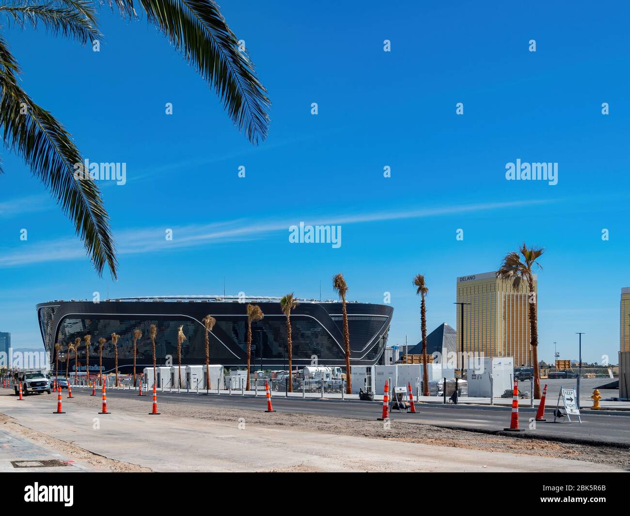 Las Vegas, Apr 29, 2020 - veduta mattutina del quasi finito Allegiant Stadium Foto Stock
