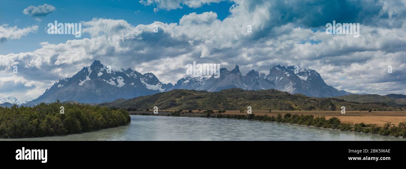 Fiume Paine nel Parco Nazionale Torres del Paine, Cile Foto Stock