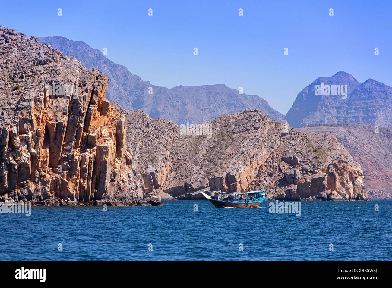Crociera in dhow dei fiordi d'Arabia, Penisola di Musandam vicino a Khasab, Oman Foto Stock