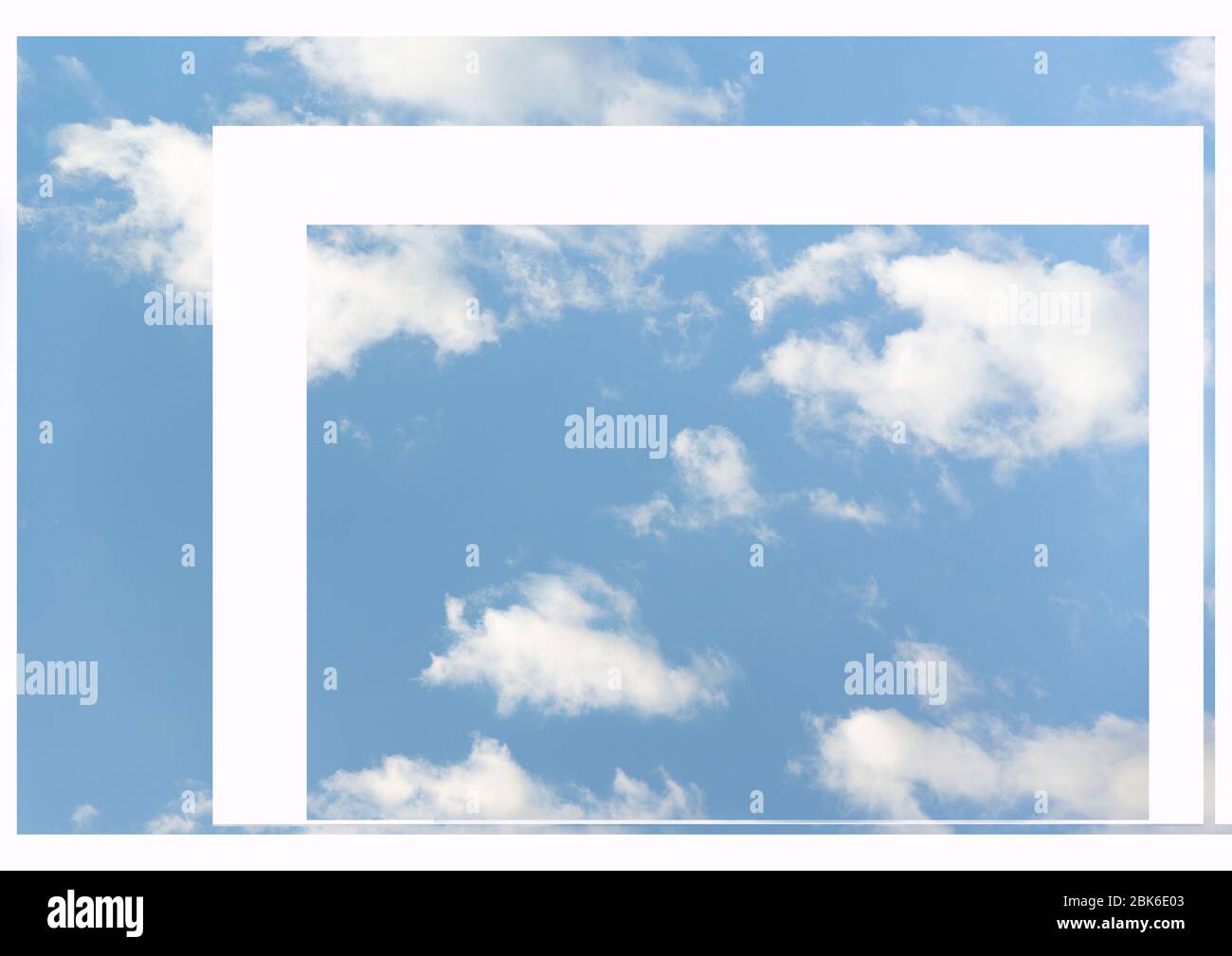 Sfondo nuvoloso dello skyline con elementi grafici. Sfondo paradiso, atmosfera idilliaca Foto Stock