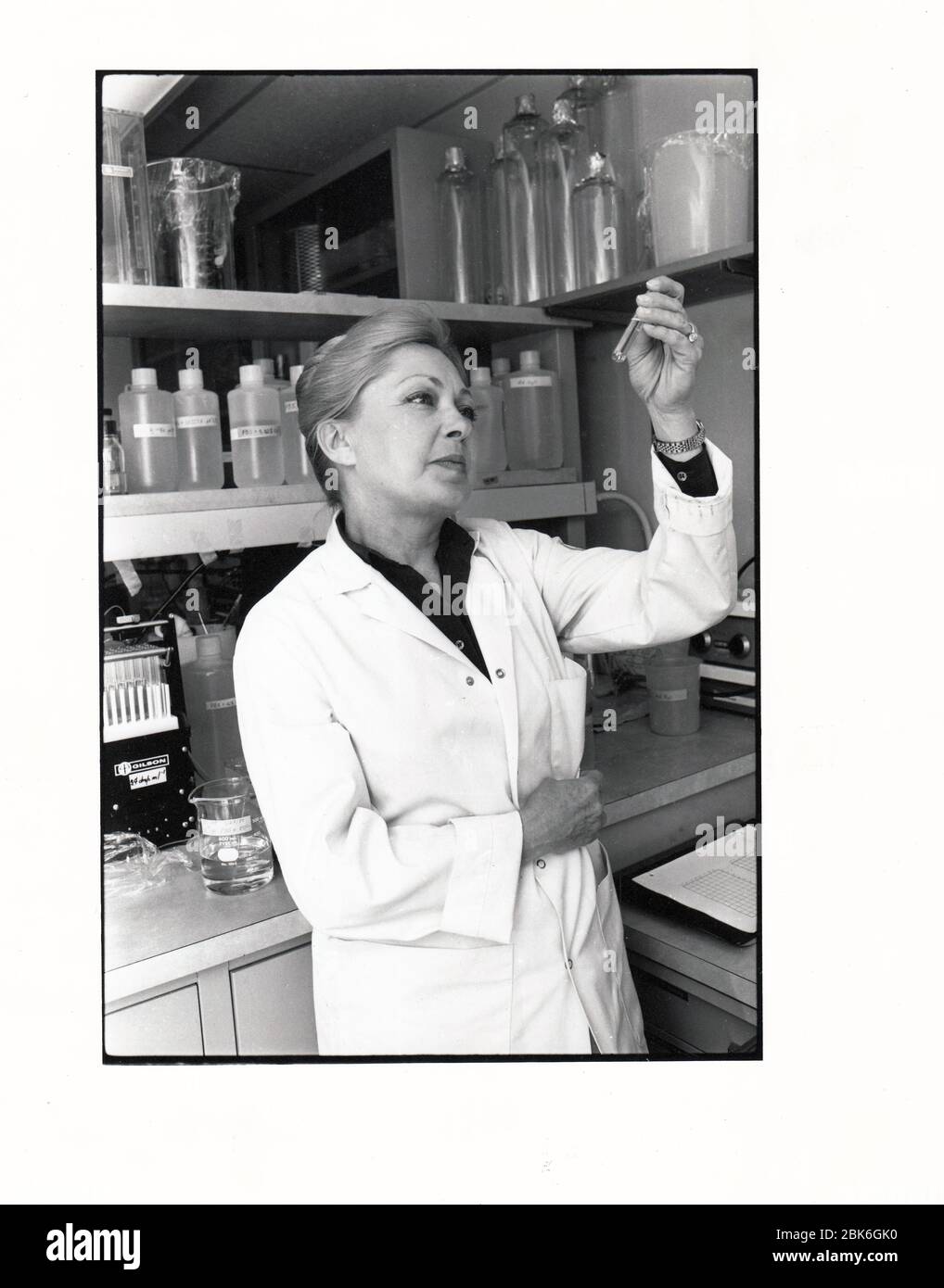 Una foto della fine degli anni '70 dell'immunologo Dr. Mathilde Krim nel laboratorio di interferone allo Sloan Kettereing Institute di Manhattan, New York City Foto Stock