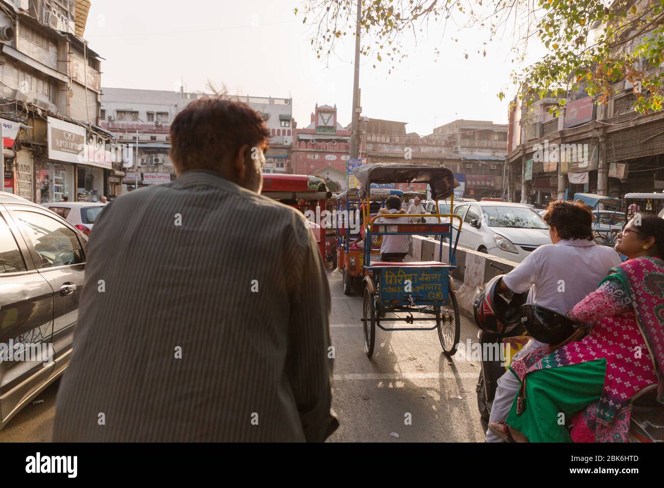New Delhi, India - 23 giugno 2018: Estrattore di rickshaw nelle strade della vecchia delhi chandni chowk in Delhi India Foto Stock