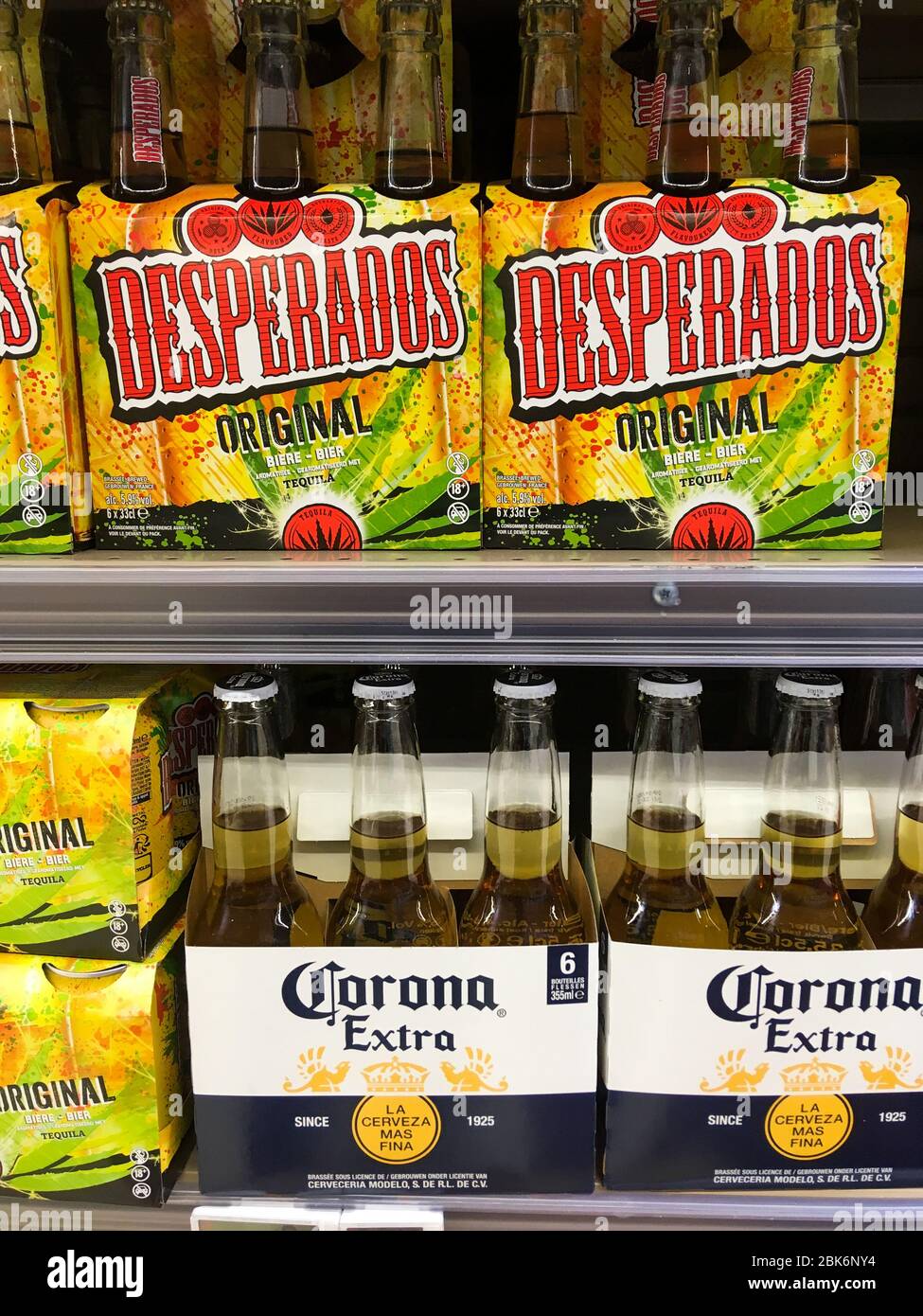 Bottiglie di birra Desperados e Corona. Crisi di Covid-19 (Coronavirus) : Diario di confino, giorno 47, Chassieu, Francia Foto Stock
