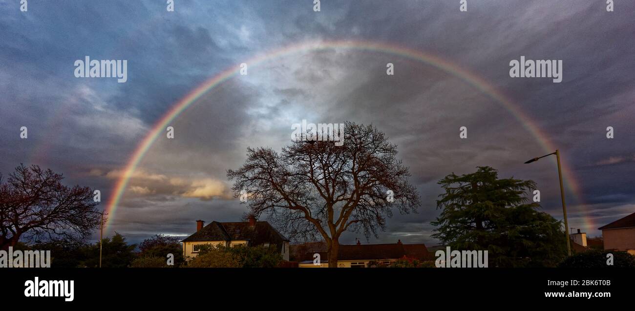 Un arcobaleno su Perth, Scozia Foto Stock