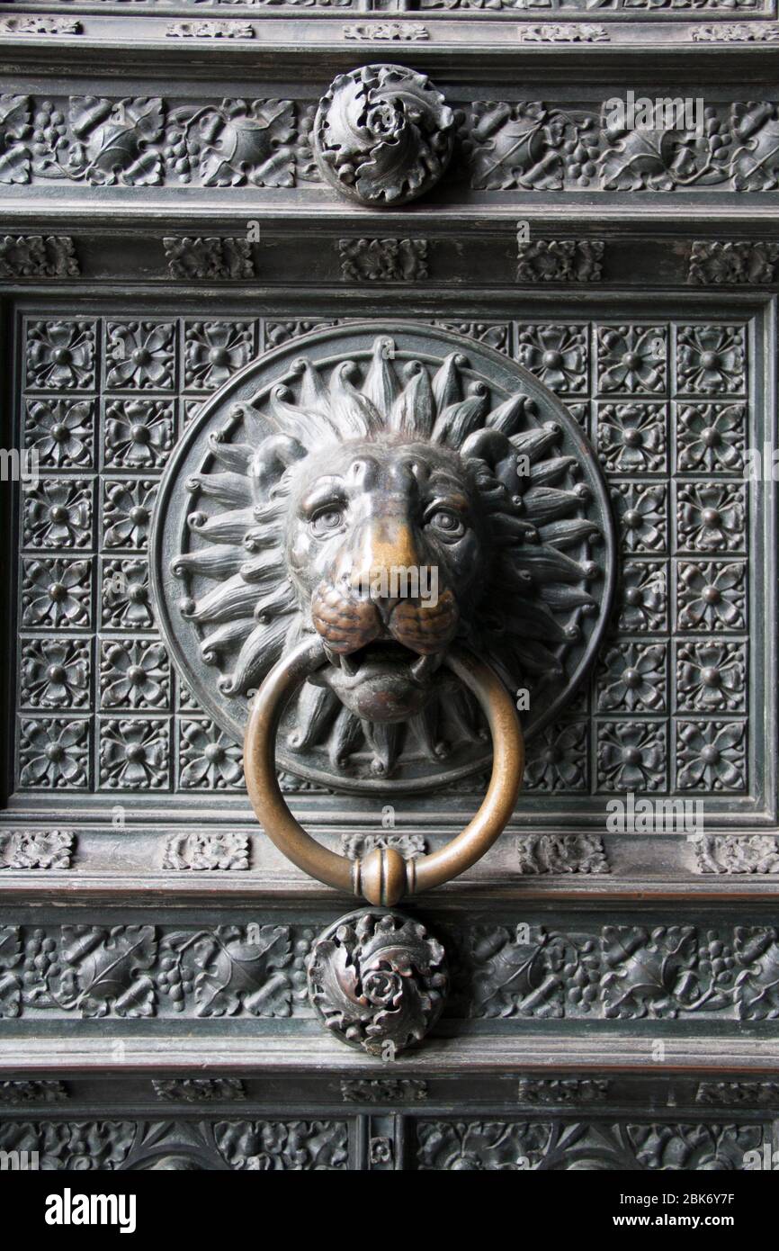 Porta Knock Lion con anello in bocca a Colonia Foto Stock