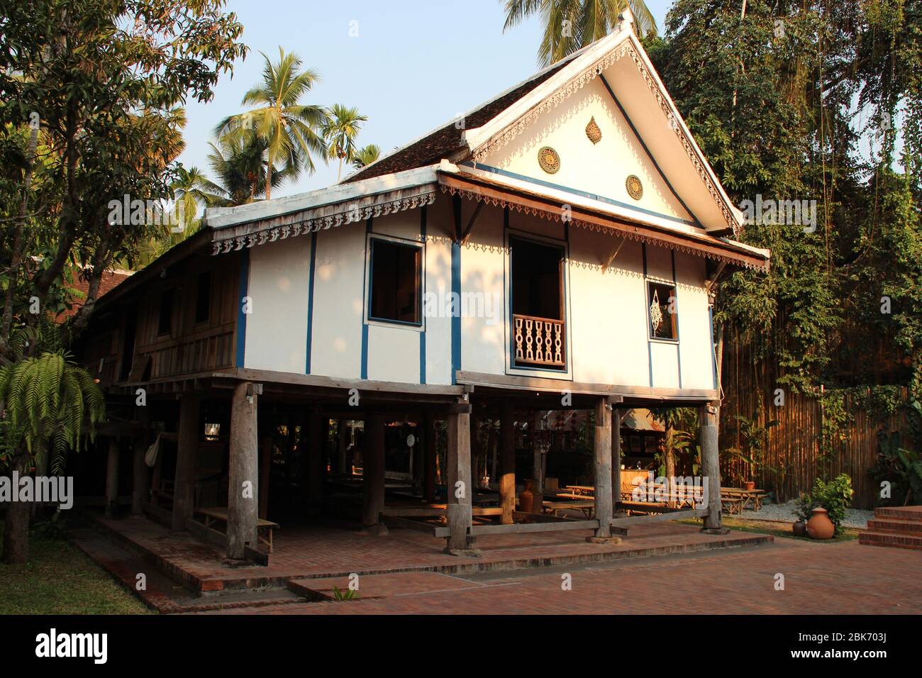 edificio tradizionale a luang prabang (laos) Foto Stock