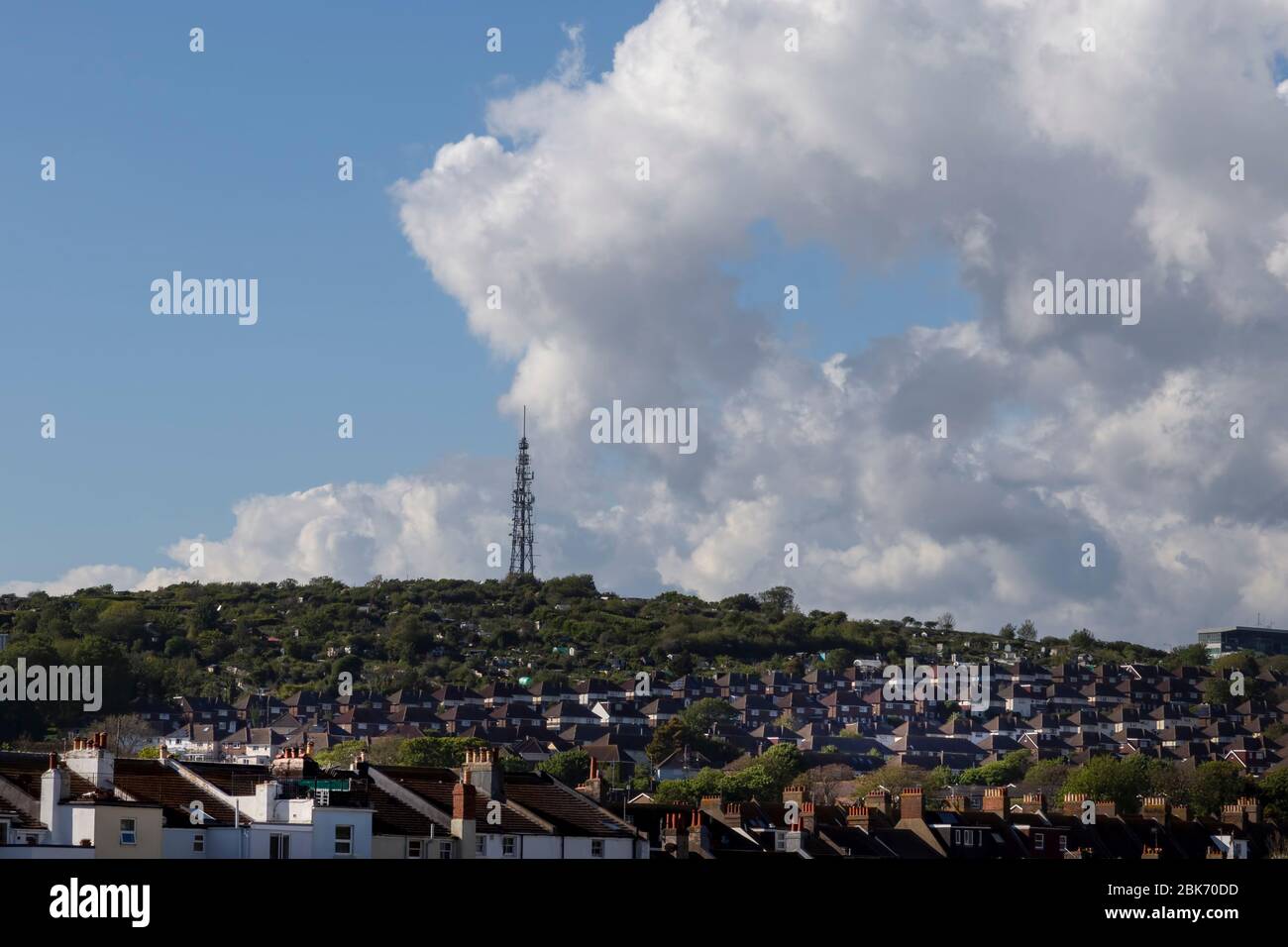 Torre delle telecomunicazioni su una collina a Brighton Foto Stock