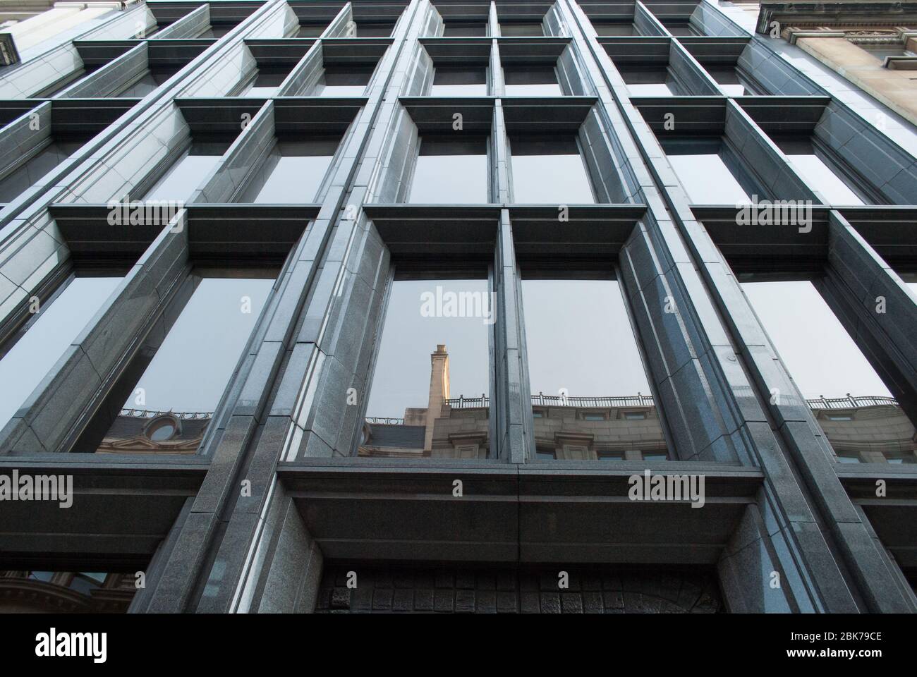 Architettura anni '70 Granite Grey Brown Facade Elevation Brown Shipley & Co, Founders Court, Lothbury, Londra, EC2R di Fitzroy Robinson & Partners Foto Stock