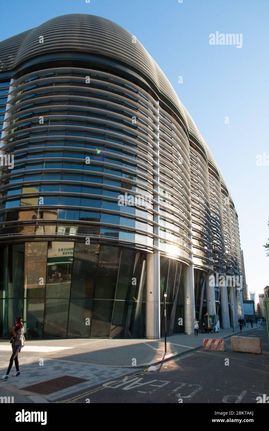 Architettura High-Tech moderna edificio in vetro d'acciaio riflessioni il Walbrook, Walbrook, Londra EC4N 8AF, Regno Unito da Foster + Partners Foto Stock