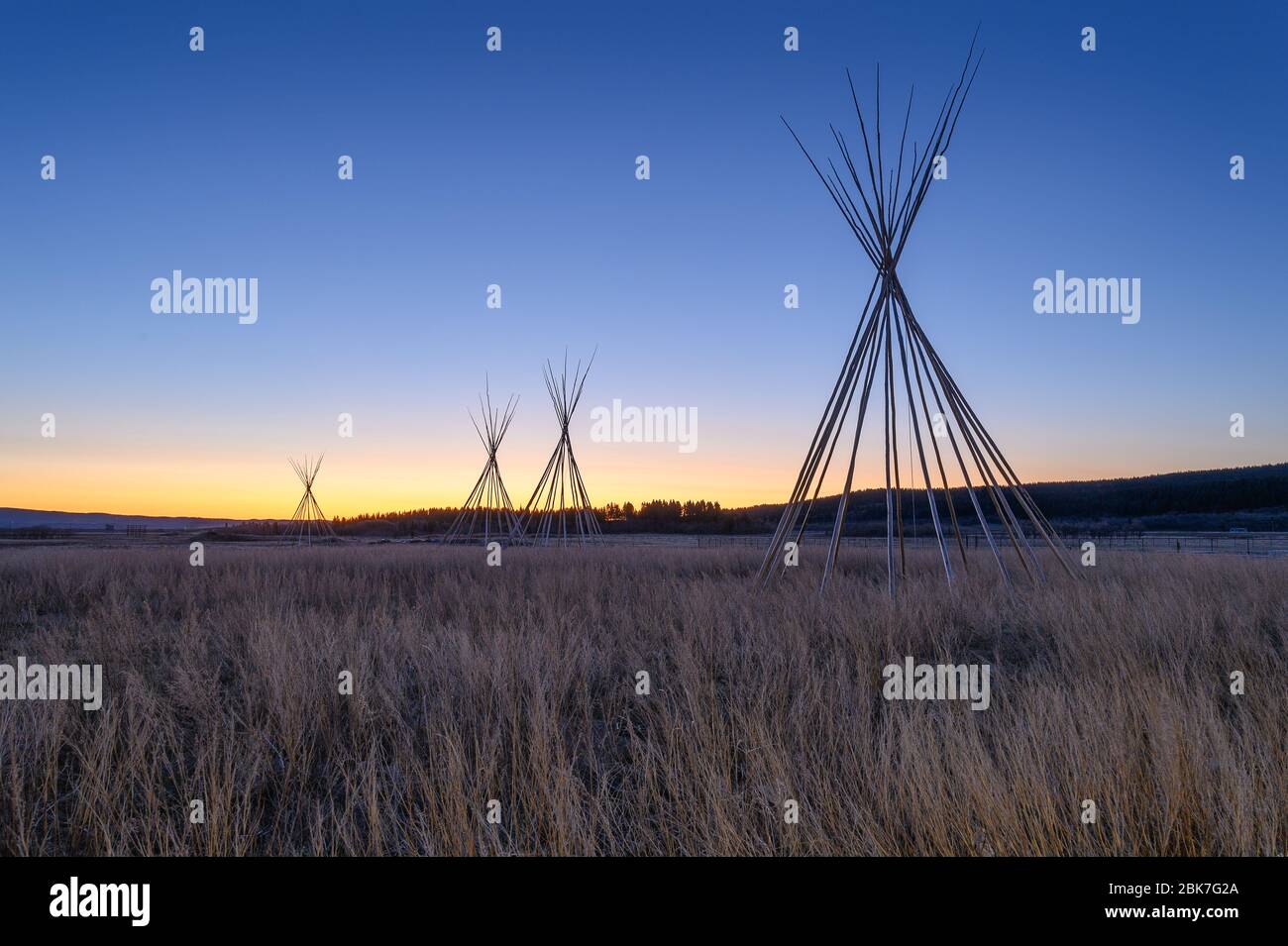 Pali di Tepee sulla riserva indiana di Stoney a Morley, Alberta, Canada Foto Stock