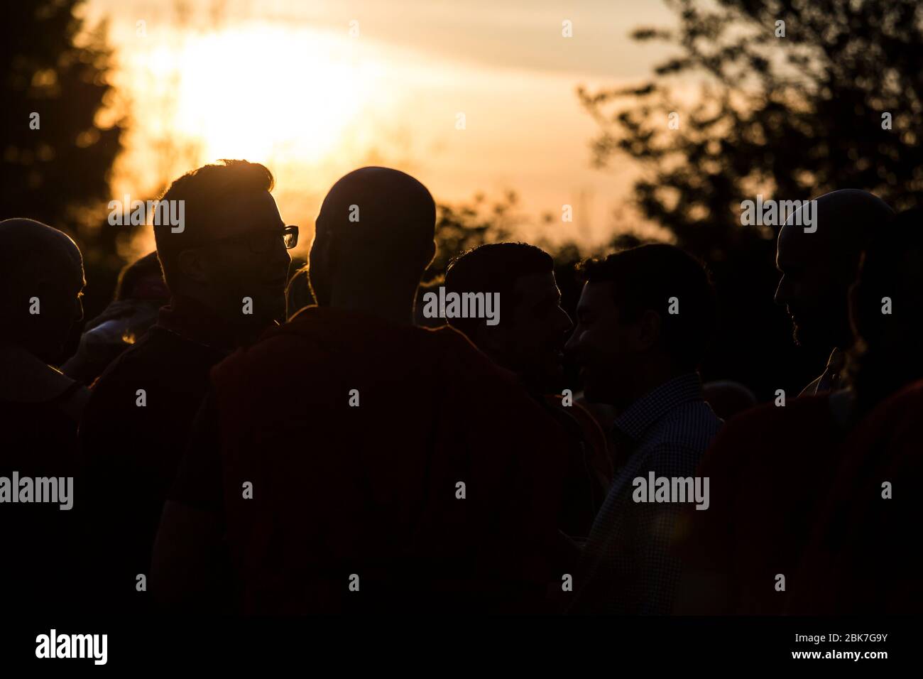 Chiddingstone Real Football, un 100 una partita di calcio / rugby tra 2 pub - il Rock Inn e il Castle Inn Kent UK Foto Stock