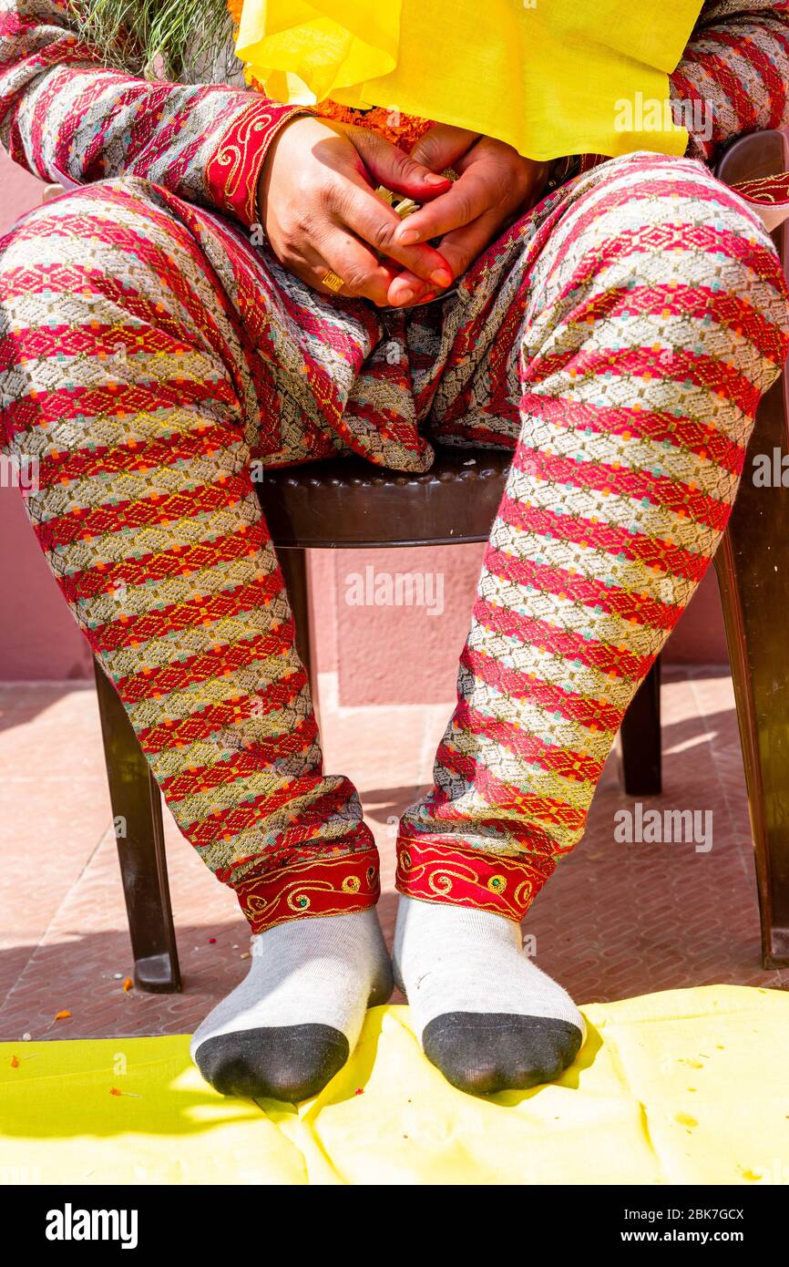 Dettagli del giorno di matrimonio della cerimonia nuziale indù. Incredibile cerimonia nuziale nepalese Foto Stock