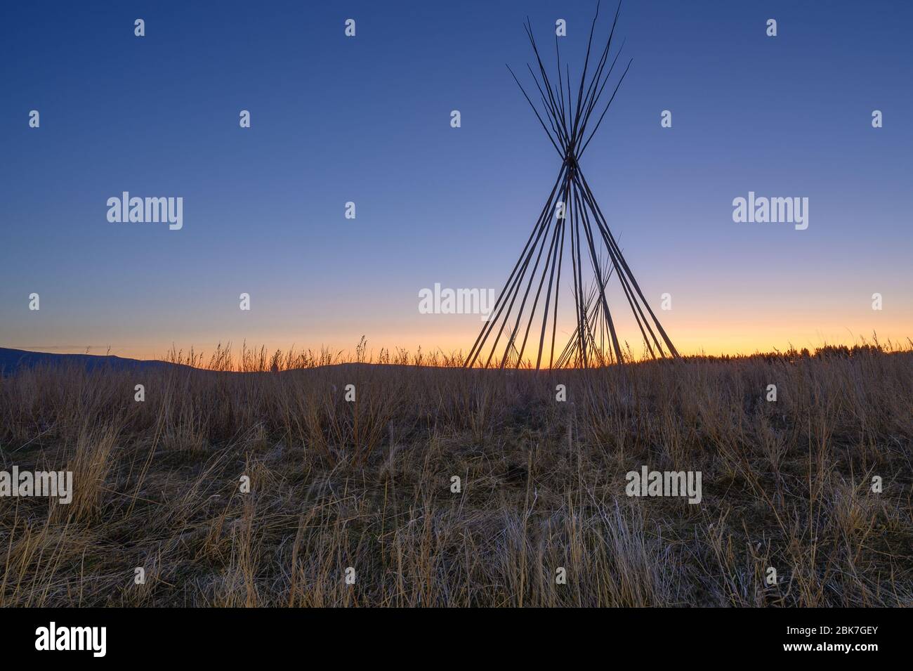 Pali di Tepee sulla riserva indiana di Stoney a Morley, Alberta, Canada Foto Stock