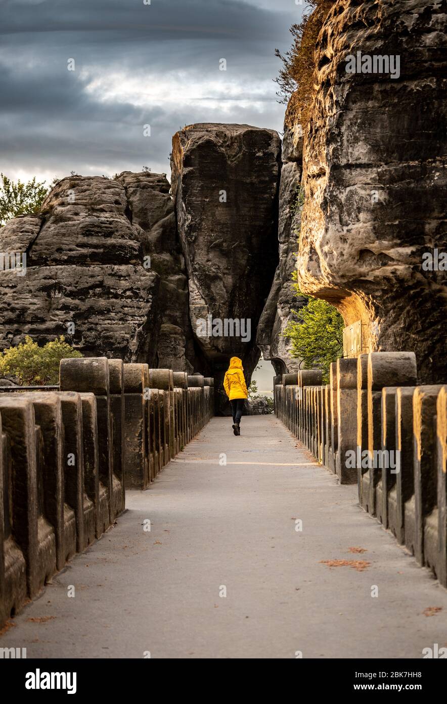 alba in sassonia svizzera al ponte di Bastei, sassonia, germania Foto Stock