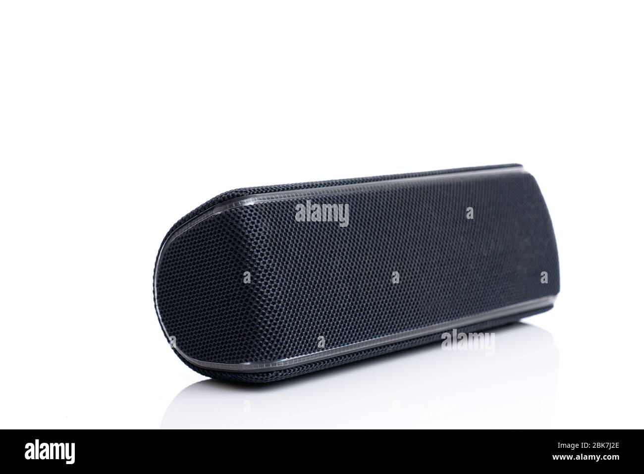 Colonna Wireless Music (Musica wireless). Altoparlante nero isolato su sfondo bianco Foto Stock