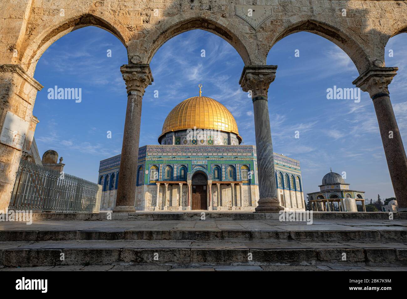 Cupola della roccia santuario islamico sul Monte del Tempio nella Città Vecchia di Gerusalemme, Israele Foto Stock
