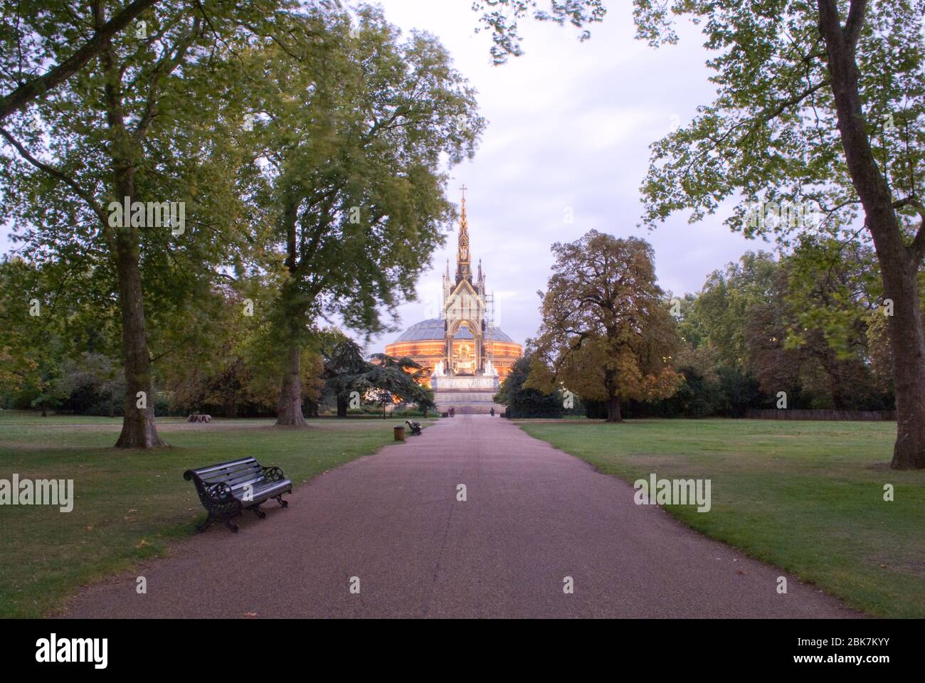 Anfiteatro Red Brick Night Dark Lights BBC Proms Royal Albert Hall Kensington Gore, South Kensington, London SW7 di Captain Francis Fowke Foto Stock