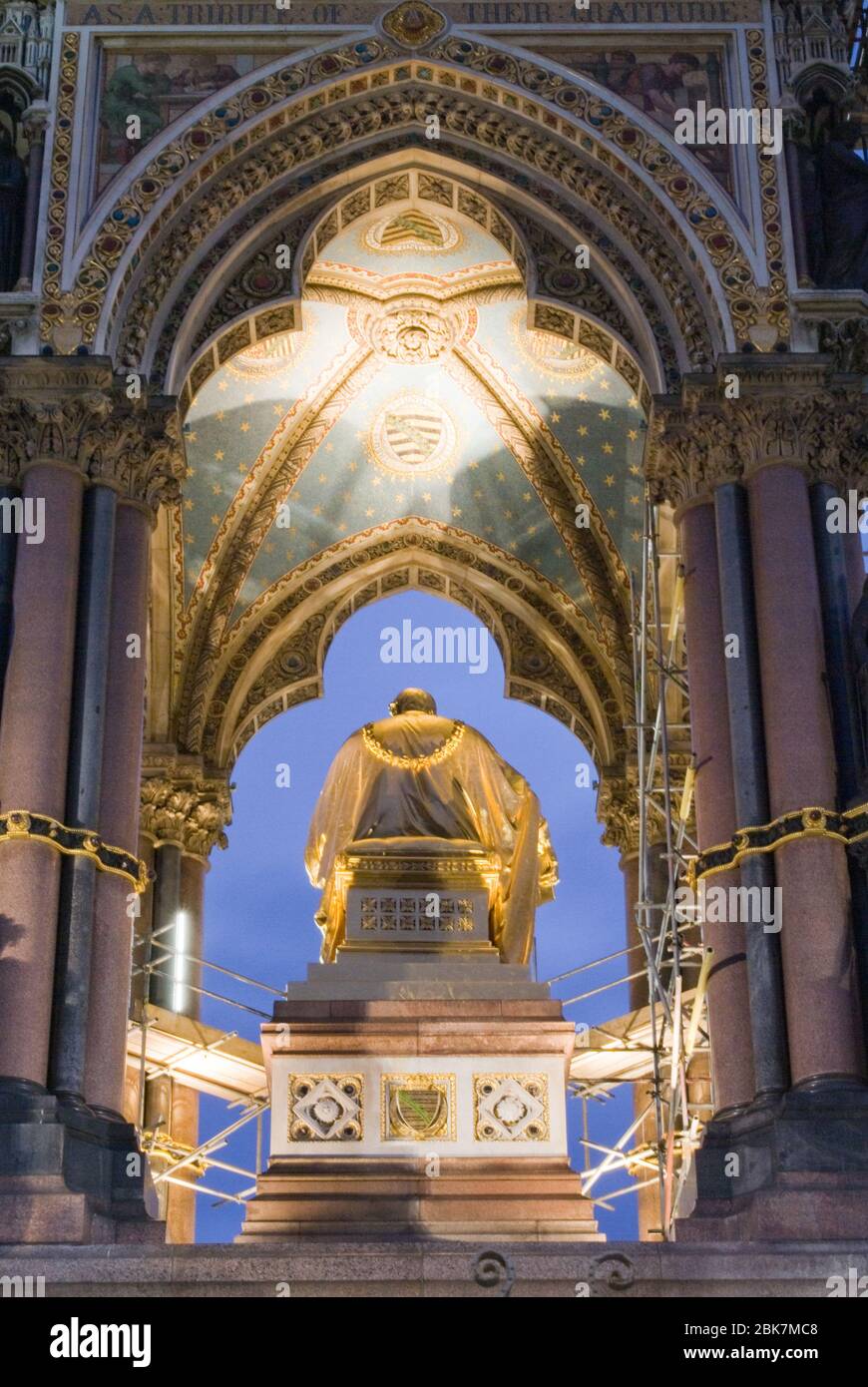 Gothic Revival Ciborium Tower 19 ° secolo Prince Albert Memorial, Kensington Gardens, Londra W2 di Sir Giles Gilbert Scott Foto Stock