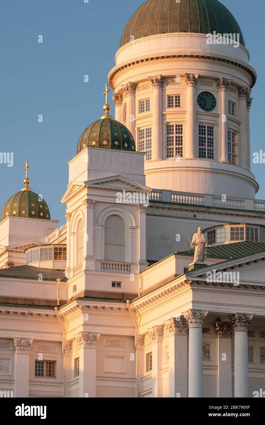Dettagli architettonici della Cattedrale di Helsinki al tramonto Foto Stock