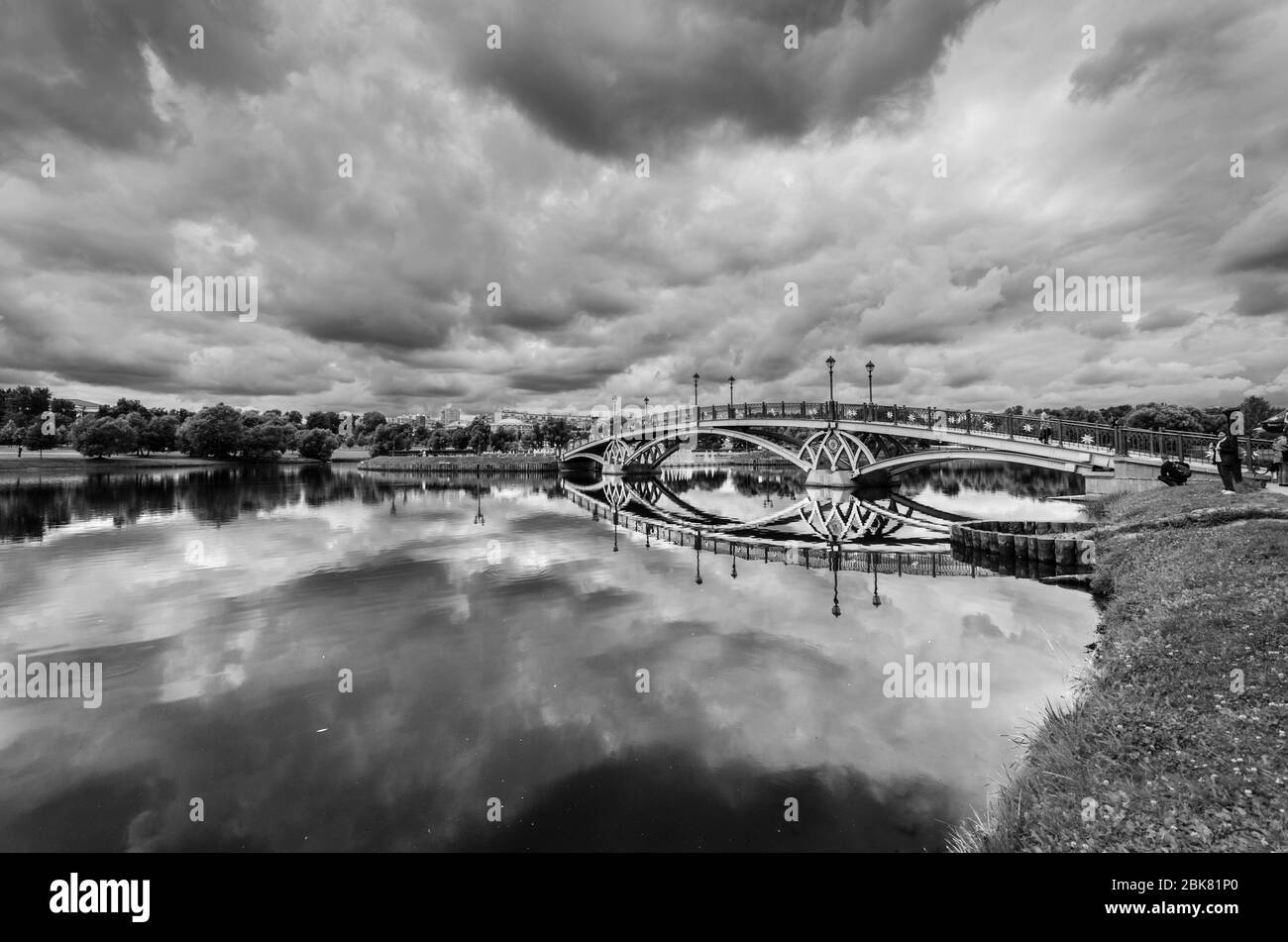 Parco di Tsaritsyno in una giornata buia Foto Stock