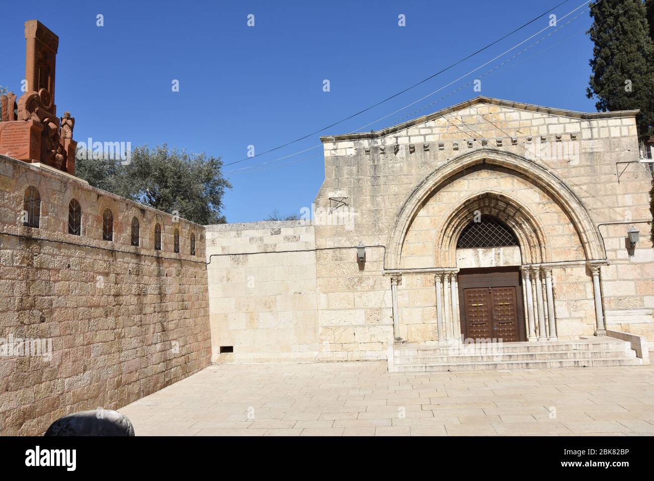 La Chiesa del Sepolcro di Santa Maria, anche Tomba della Vergine Maria, è una tomba cristiana nella Valle del Kidron – Monte degli Ulivi, a Gerusalemme Foto Stock