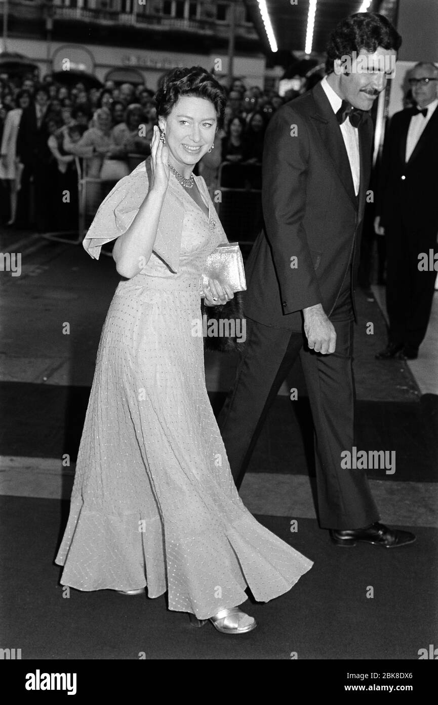 LONDRA, REGNO UNITO. Luglio 1974: HRH Princess Margaret partecipa a una prima del film a Londra. Foto file © Paul Smith/Featureflash Foto Stock