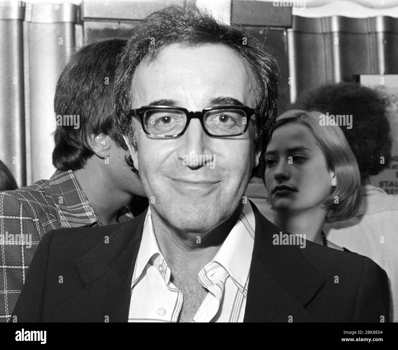 LONDRA, REGNO UNITO. Settembre 1974: Attore Peter Sellers alla prima festa notturna per 'John, Paul, George, Ringo & Bert' a Londra. Foto file © Paul Smith/Featureflash Foto Stock
