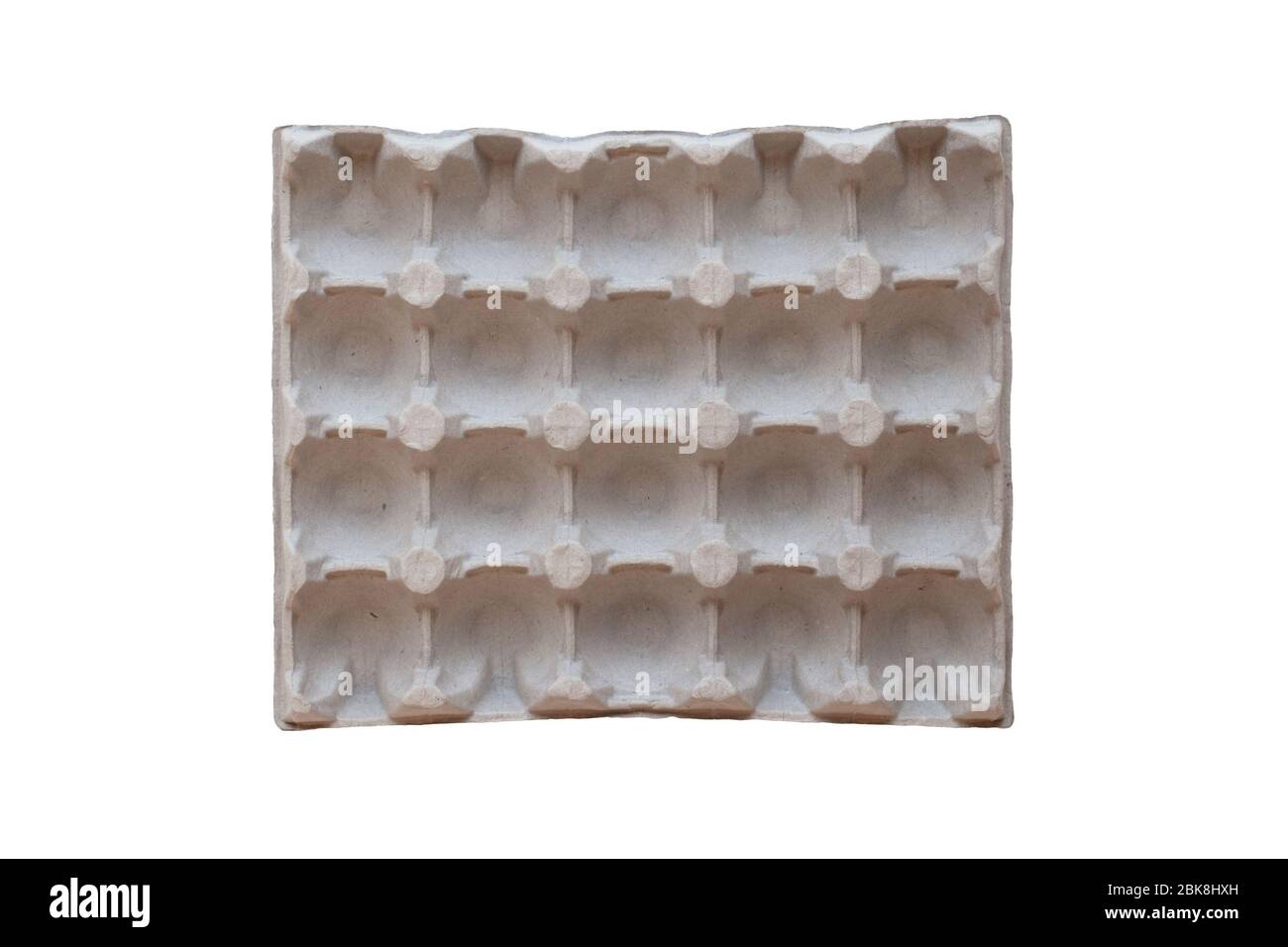 Un grande contenitore grigio biologico per 20 uova isolato su sfondo bianco. Pacchetto famiglia uova per venti uova Foto Stock