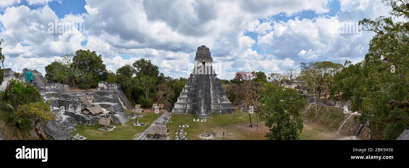 Piramidi Maya del sito archeologico di Tikal. Foto Stock