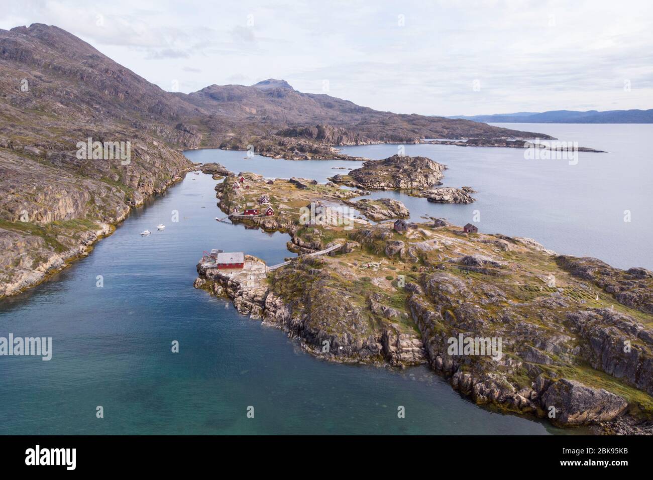 Veduta aerea del villaggio di pescatori abbandonato di Assaqutaq, Sisimuit, Groenlandia Foto Stock