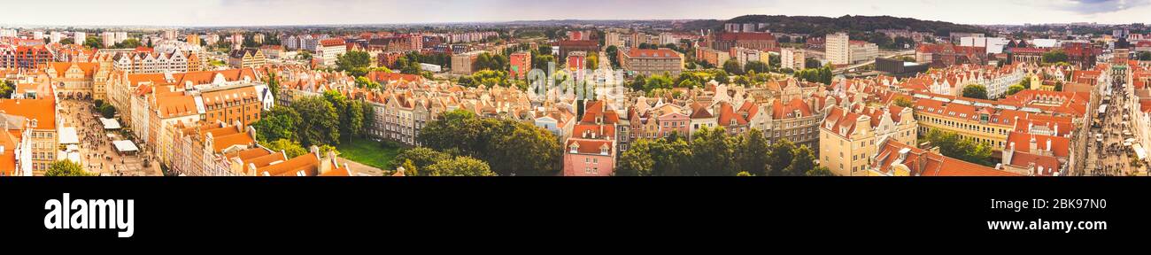 Gdansk, Pomerania/Polonia - 21 agosto 2019: Città vecchia - vista panoramica dalla torre del Municipio Foto Stock