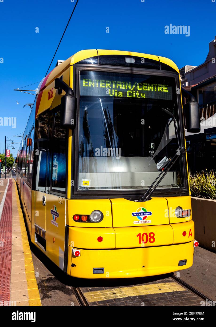 Tram della metropolitana di Adelaide al terminal Glenelg in South Australia Foto Stock