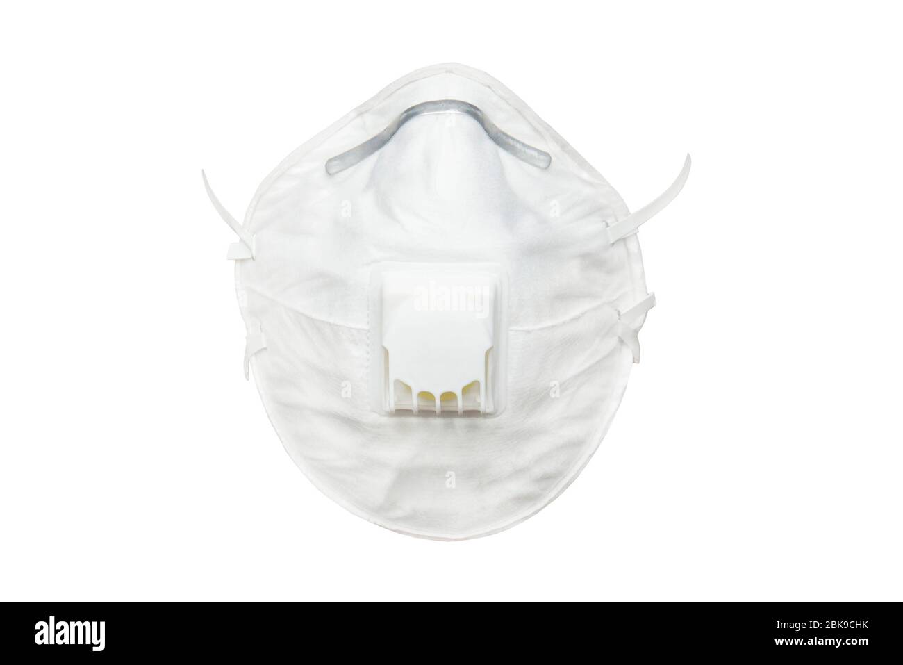 Maschera N95 bianca per proteggere il filtro dall'inquinamento atmosferico PM2.5 isolato su sfondo bianco. Maschera con un elevato grado di protezione da virus e batteri. Foto Stock