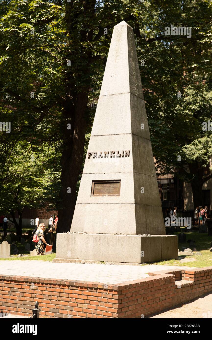 Boston, Massachusetts, Stati Uniti-13 luglio 2018: Franklin Memorial al Granary Burying Ground on the Freedom Trail. Foto Stock