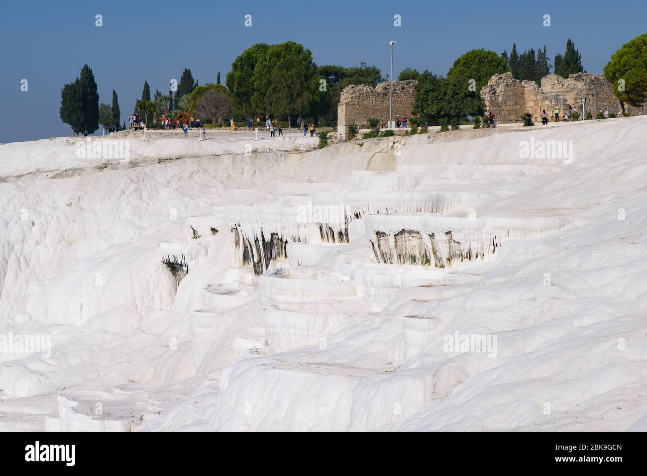 Formazioni di travertino a Pamukkale (castello di cotone), Denizli, Turchia Foto Stock